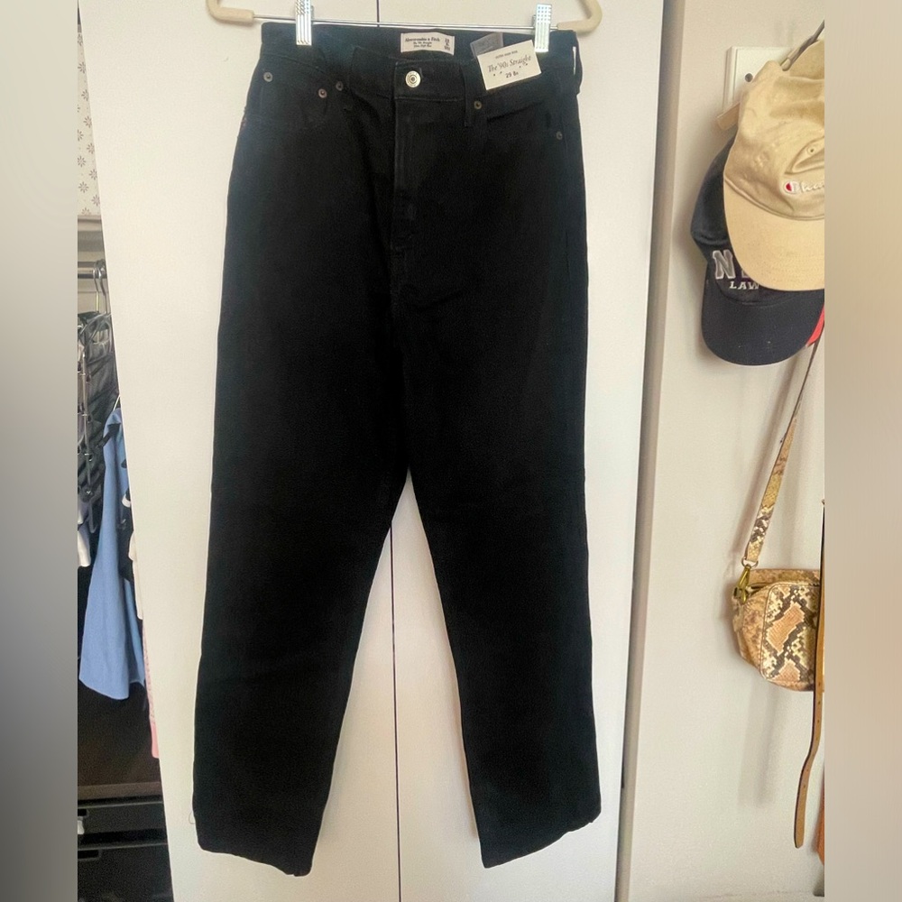 BRAND NEW Abercrombie 90s straight leg jeans in black